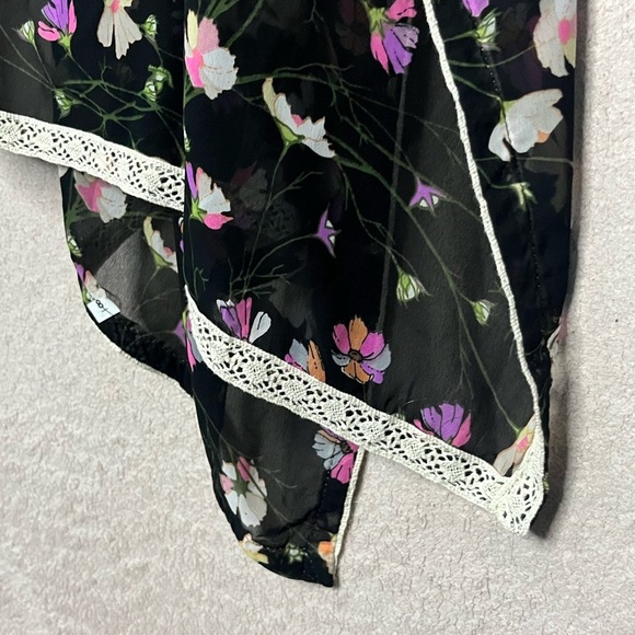 Steve Madden Floral Lace Edge Shawl-Black/White//Pink-Women’s One Size-Bohemian - Picture 3 of 7